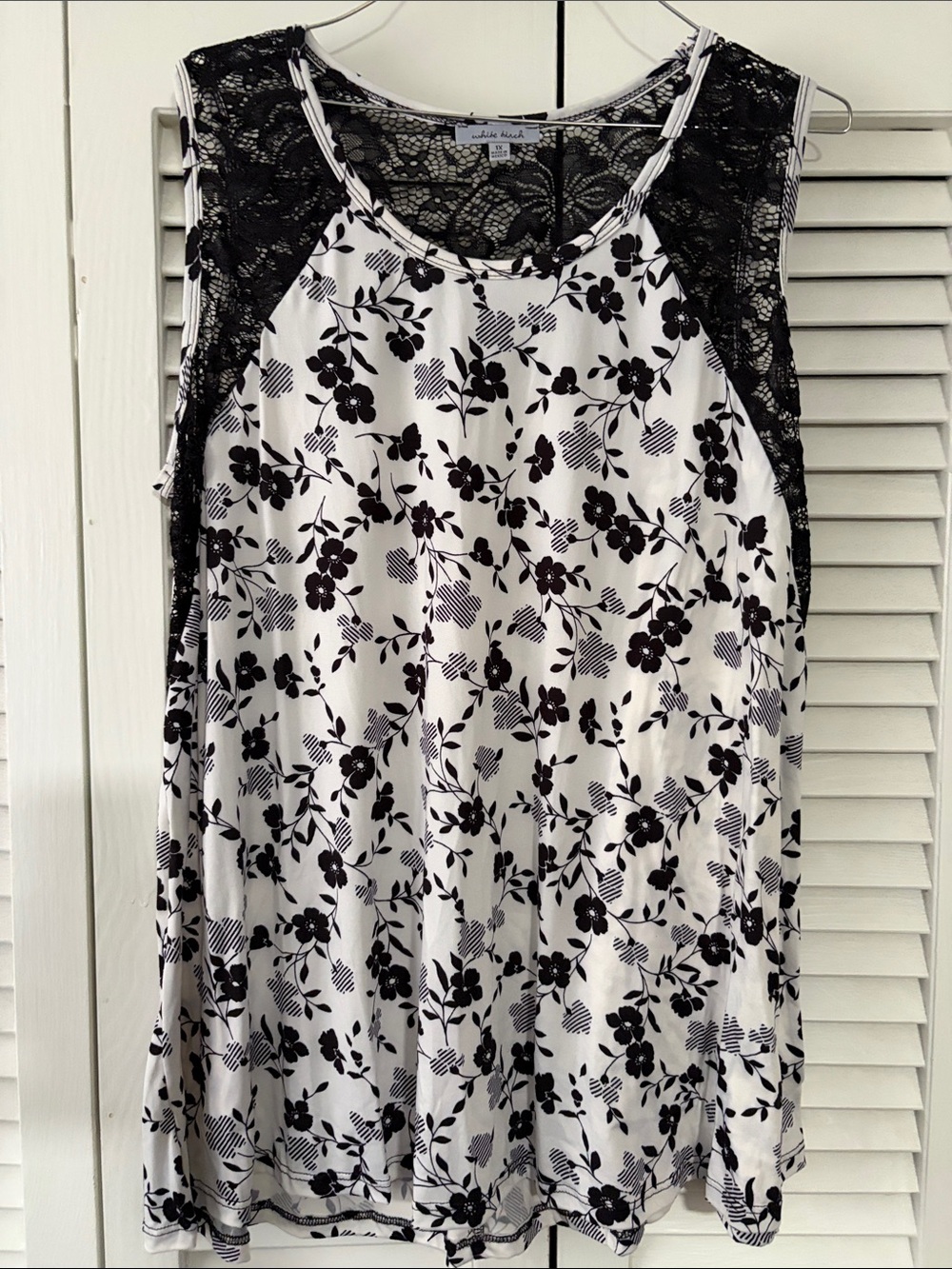 white birch Black & White Floral Lace-Trim Tank Top